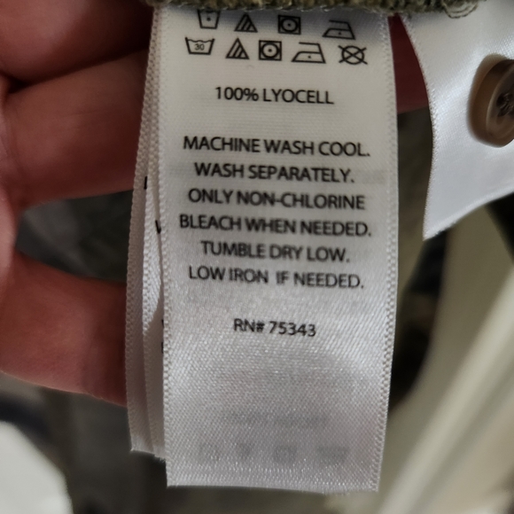 NWOT camouflage top.  Very cute and comfortable. Size Small. - Picture 5 of 5